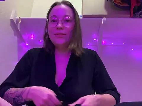 Snapshot of _minikui_ chatting on 10-17-25, 01:42 minikui online show from 10-17-25, 01:42