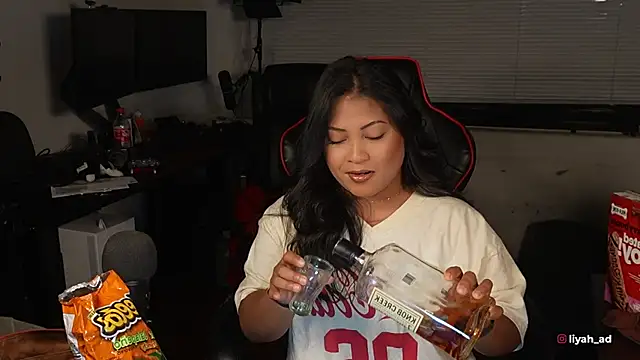 Bubbleliyah online show from 11-12-25, 01:43