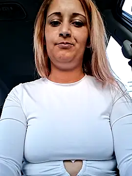 Snapshot of Alina03210 chatting on 03-09-25, 04:44 Alina03210 online show from 03-09-25, 04:44