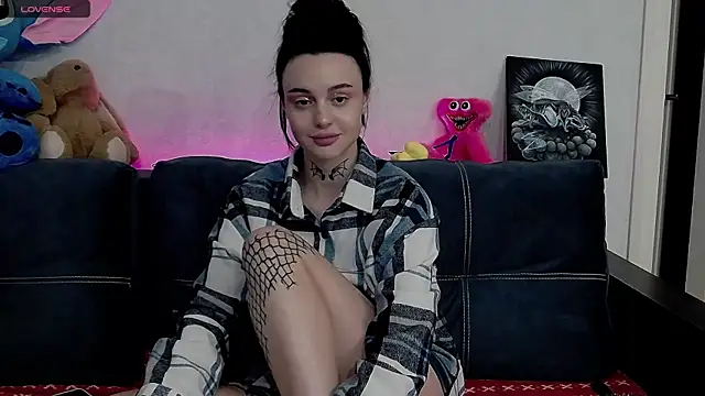 Snapshot of TeaAlen chatting on 12-19-24, 06:56 TeaAlen online show from 12-19-24, 06:56