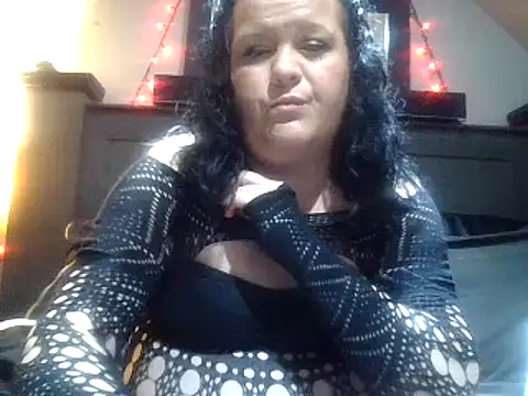 Snapshot of love2bwatched89 chatting on 10-24-25, 04:00 love2bwatched89 online show from 10-24-25, 04:00