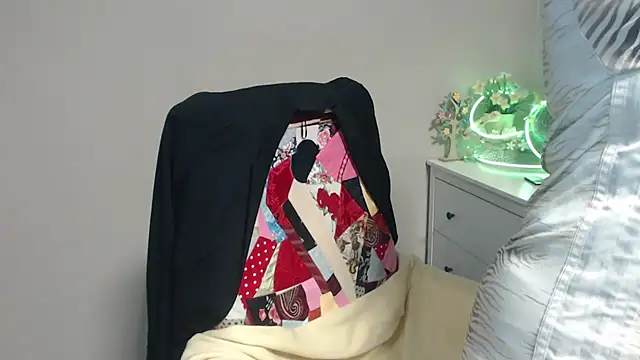 Adelewildx online show from 03-18-25, 04:18