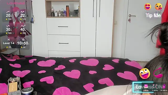 Snapshot of Allees95 chatting on 05-12-26, 09:37 Allees95 online show from 05-12-26, 09:37