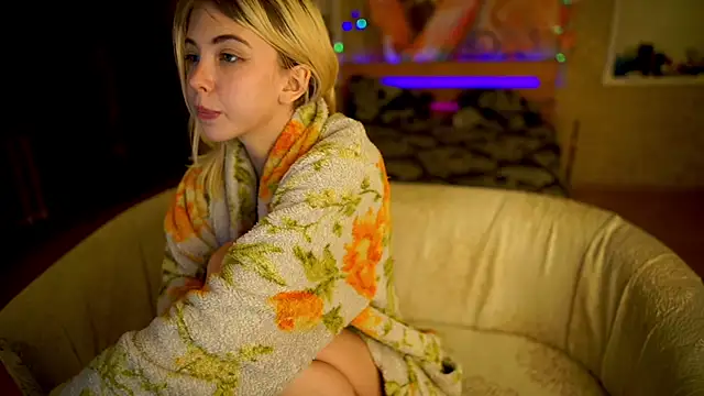 Snapshot of Allison_Cuty chatting on 02-13-25, 05:16 Allison Cuty online show from 02-13-25, 05:16