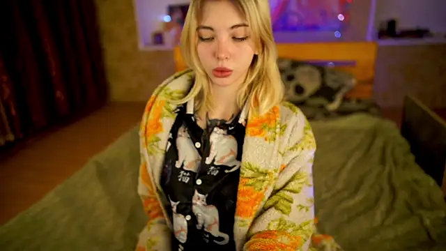 Snapshot of Allison_Cuty chatting on 02-27-25, 03:08 Allison Cuty online show from 02-27-25, 03:08