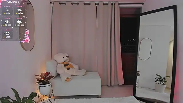 roxie gates  online show from 11-09-25, 01:09