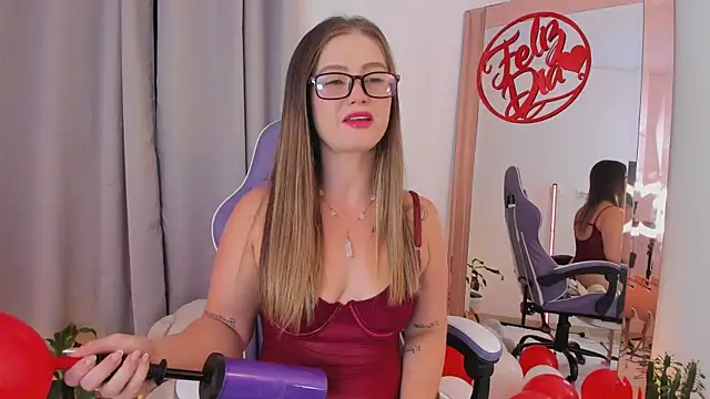 Snapshot of roxie_gates_ chatting on 02-14-26, 03:07 roxie gates online show from 02-14-26, 03:07