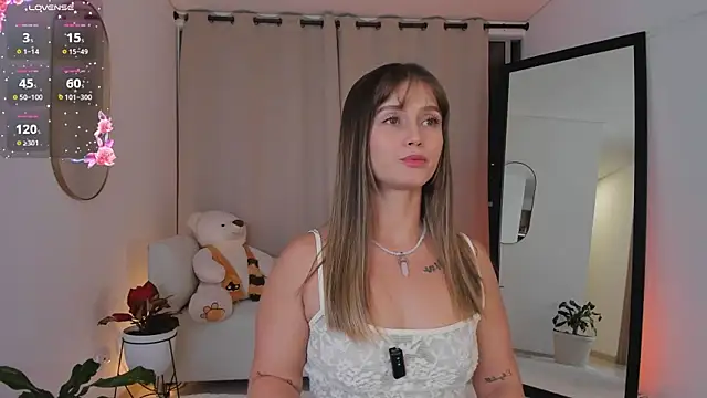 roxie gates  online show from 10-28-25, 02:12