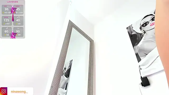 NinaWong online show from 03-04-25, 02:32