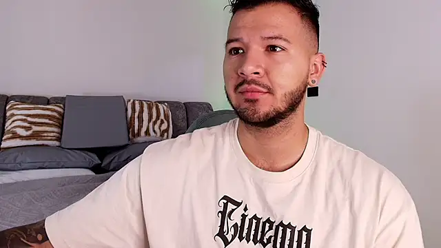 Snapshot of mister_miike chatting on 11-14-25, 03:10 mister miike online show from 11-14-25, 03:10