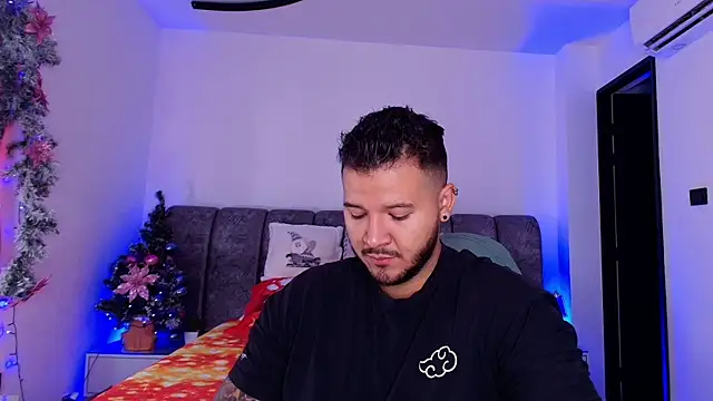 Snapshot of mister_miike chatting on 12-04-25, 03:05 mister miike online show from 12-04-25, 03:05