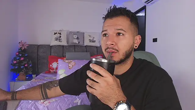 Snapshot of mister_miike chatting on 01-06-26, 03:10 mister miike online show from 01-06-26, 03:10