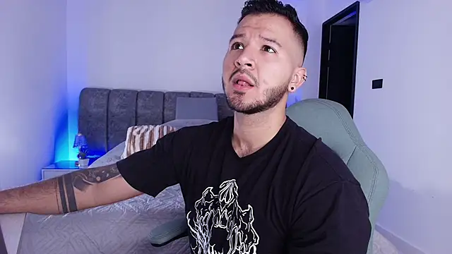 Snapshot of mister_miike chatting on 11-11-25, 03:12 mister miike online show from 11-11-25, 03:12