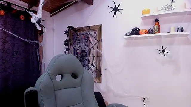 Snapshot of mister_miike chatting on 10-24-25, 03:05 mister miike online show from 10-24-25, 03:05