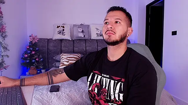 Snapshot of mister_miike chatting on 01-09-26, 03:02 mister miike online show from 01-09-26, 03:02