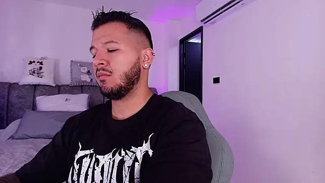 Snapshot of mister_miike chatting on 01-14-26, 03:10 mister miike online show from 01-14-26, 03:10