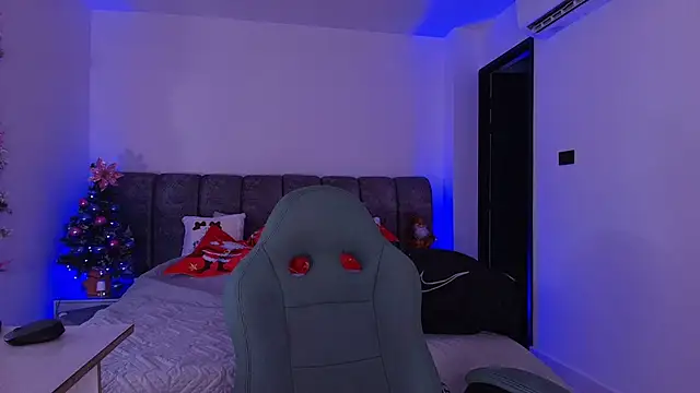 Snapshot of mister_miike chatting on 12-19-25, 03:10 mister miike online show from 12-19-25, 03:10