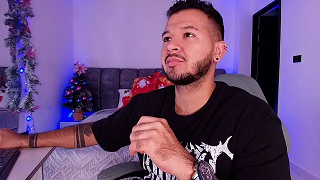 Snapshot of mister_miike chatting on 12-15-25, 03:12 mister miike online show from 12-15-25, 03:12