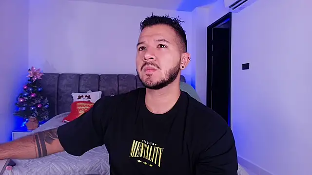 Snapshot of mister_miike chatting on 12-16-25, 03:11 mister miike online show from 12-16-25, 03:11