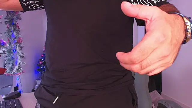 Snapshot of mister_miike chatting on 12-18-25, 03:11 mister miike online show from 12-18-25, 03:11