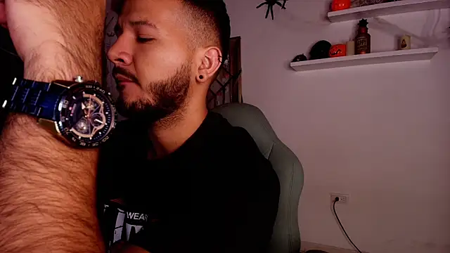 Snapshot of mister_miike chatting on 10-28-25, 03:07 mister miike online show from 10-28-25, 03:07