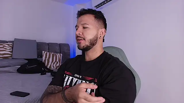 Snapshot of mister_miike chatting on 11-09-25, 03:21 mister miike online show from 11-09-25, 03:21