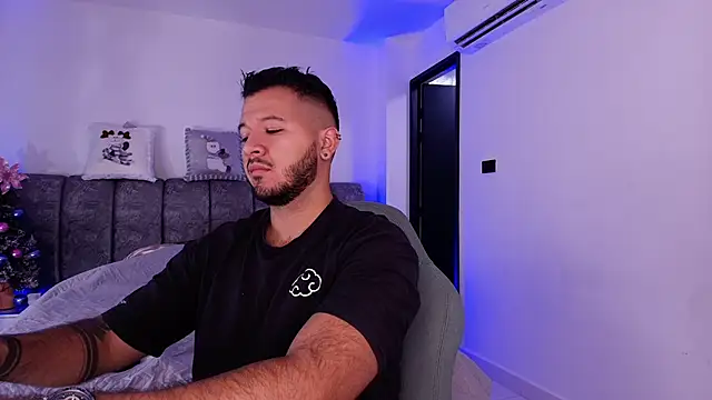 Snapshot of mister_miike chatting on 01-11-26, 03:13 mister miike online show from 01-11-26, 03:13