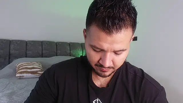 Snapshot of mister_miike chatting on 11-07-25, 03:11 mister miike online show from 11-07-25, 03:11