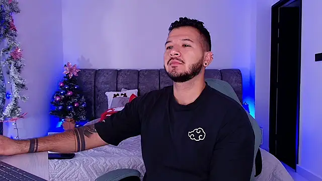 Snapshot of mister_miike chatting on 12-17-25, 03:11 mister miike online show from 12-17-25, 03:11