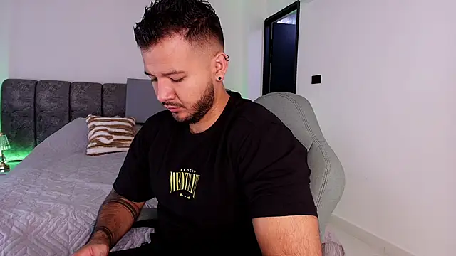 Snapshot of mister_miike chatting on 11-13-25, 03:10 mister miike online show from 11-13-25, 03:10