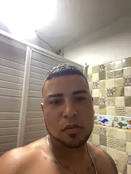 Snapshot of elian-24 chatting on 10-06-25, 10:32 elian-24 online show from 10-06-25, 10:32