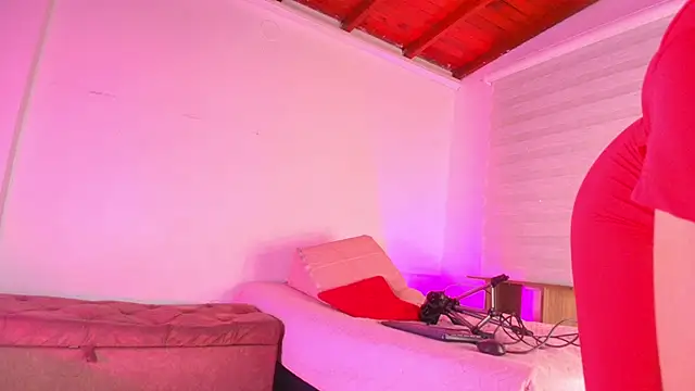 Snapshot of emyli_sw_ chatting on 09-20-25, 03:11 emyli sw online show from 09-20-25, 03:11
