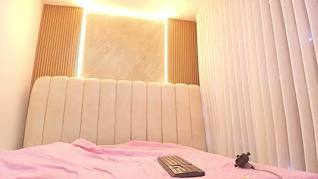 emyli sw  online show from 04-08-26, 03:08