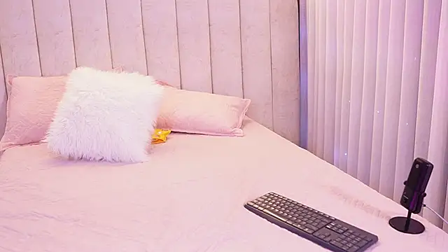 emyli sw  online show from 12-15-25, 03:12