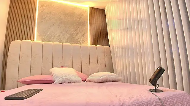 Snapshot of emyli_sw_ chatting on 02-25-26, 03:07 emyli sw online show from 02-25-26, 03:07