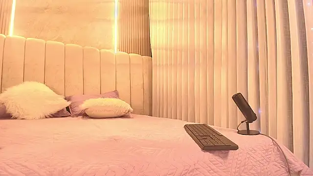 Snapshot of emyli_sw_ chatting on 02-04-26, 03:12 emyli sw online show from 02-04-26, 03:12