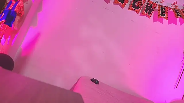 emyli sw  online show from 10-25-25, 03:17