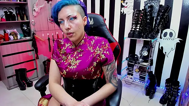 Snapshot of Mistress_Yelena chatting on 03-20-25, 11:45 Mistress Yelena online show from 03-20-25, 11:45