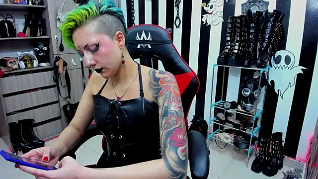 Snapshot of Mistress_Yelena chatting on 01-21-25, 11:55 Mistress Yelena online show from 01-21-25, 11:55