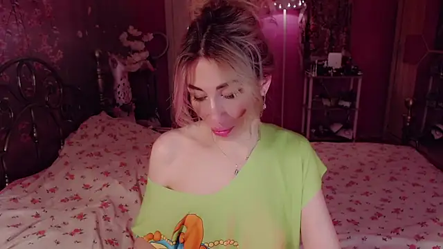 Snapshot of AnnieGOld_ chatting on 05-30-26, 10:26 AnnieGOld online show from 05-30-26, 10:26