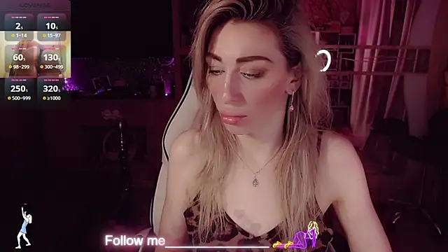 Snapshot of AnnieGOld_ chatting on 04-26-26, 05:32 AnnieGOld online show from 04-26-26, 05:32