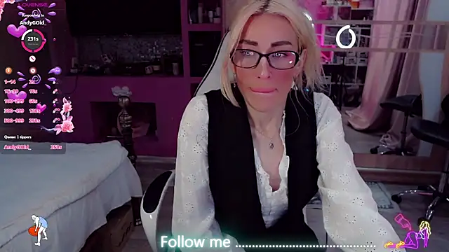 Snapshot of AnnieGOld_ chatting on 07-25-26, 11:11 AnnieGOld online show from 07-25-26, 11:11