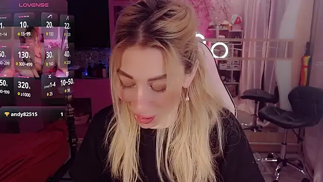 AnnieGOld  online show from 11-30-25, 08:09