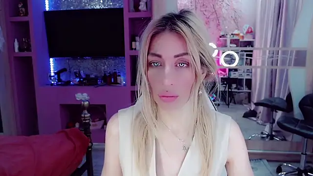 AnnieGOld  online show from 12-15-25, 02:39