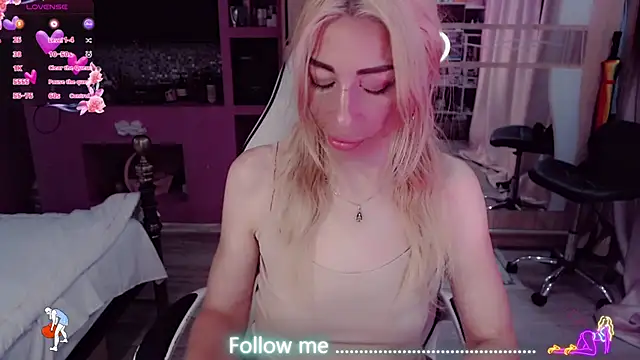 Snapshot of AnnieGOld_ chatting on 07-29-26, 07:35 AnnieGOld online show from 07-29-26, 07:35