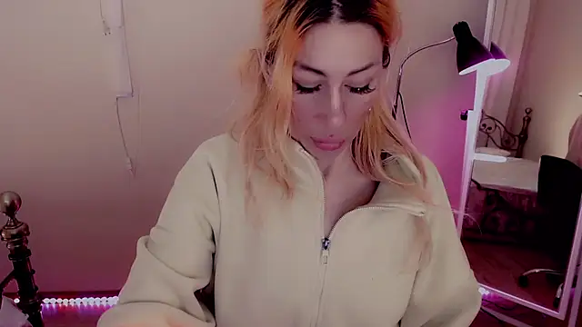 Snapshot of AnnieGOld_ chatting on 02-27-25, 10:20 AnnieGOld online show from 02-27-25, 10:20