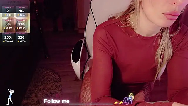 Snapshot of AnnieGOld_ chatting on 04-21-26, 01:42 AnnieGOld online show from 04-21-26, 01:42