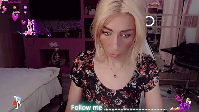 Snapshot of AnnieGOld_ chatting on 07-19-26, 08:16 AnnieGOld online show from 07-19-26, 08:16