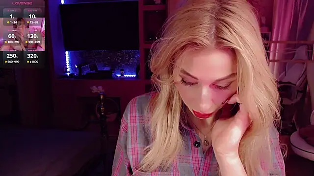 Snapshot of AnnieGOld_ chatting on 09-25-25, 05:52 AnnieGOld online show from 09-25-25, 05:52