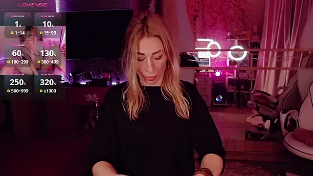 Snapshot of AnnieGOld_ chatting on 10-04-25, 11:17 AnnieGOld online show from 10-04-25, 11:17